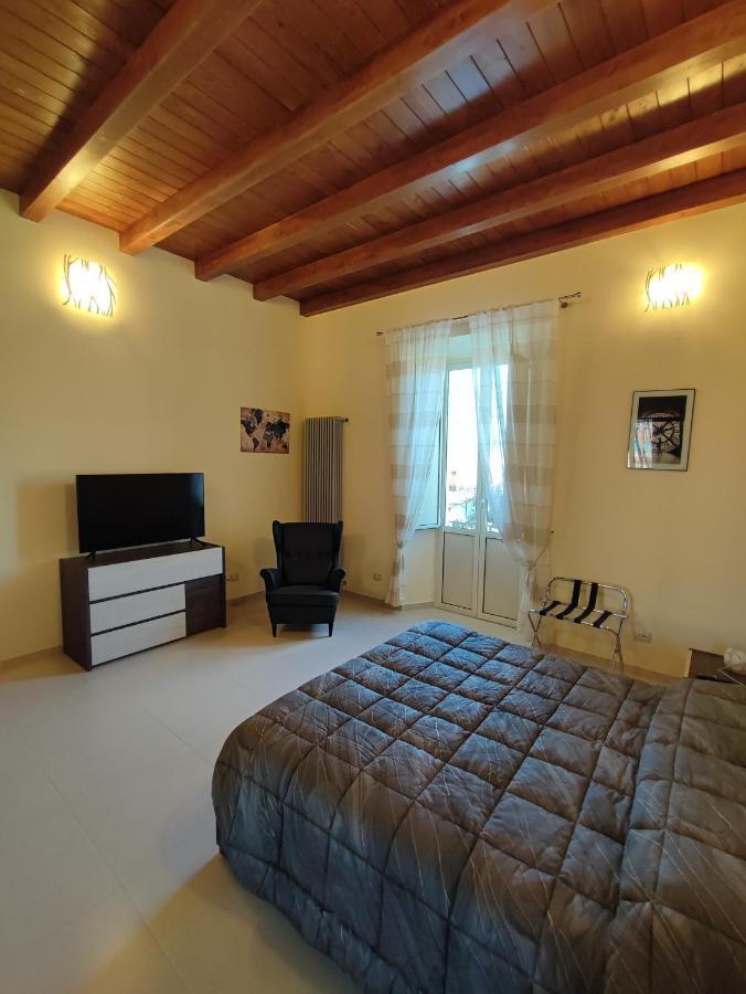 In Centro Rooms And Apartments Isola di Liri ภายนอก รูปภาพ