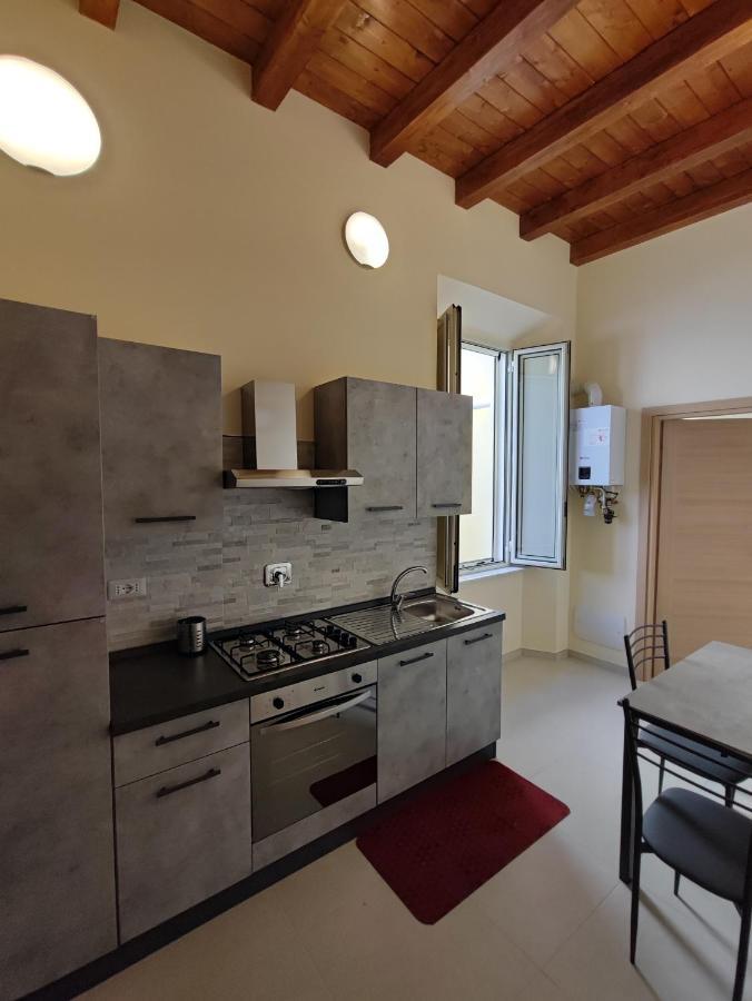 In Centro Rooms And Apartments Isola di Liri ภายนอก รูปภาพ