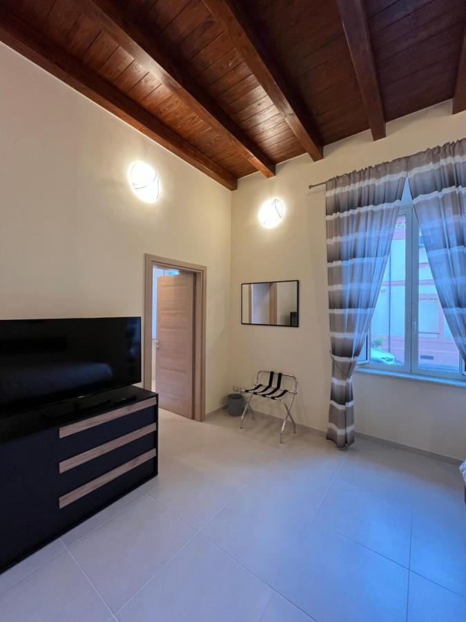 In Centro Rooms And Apartments Isola di Liri ภายนอก รูปภาพ
