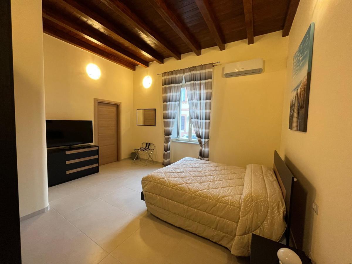 In Centro Rooms And Apartments Isola di Liri ภายนอก รูปภาพ