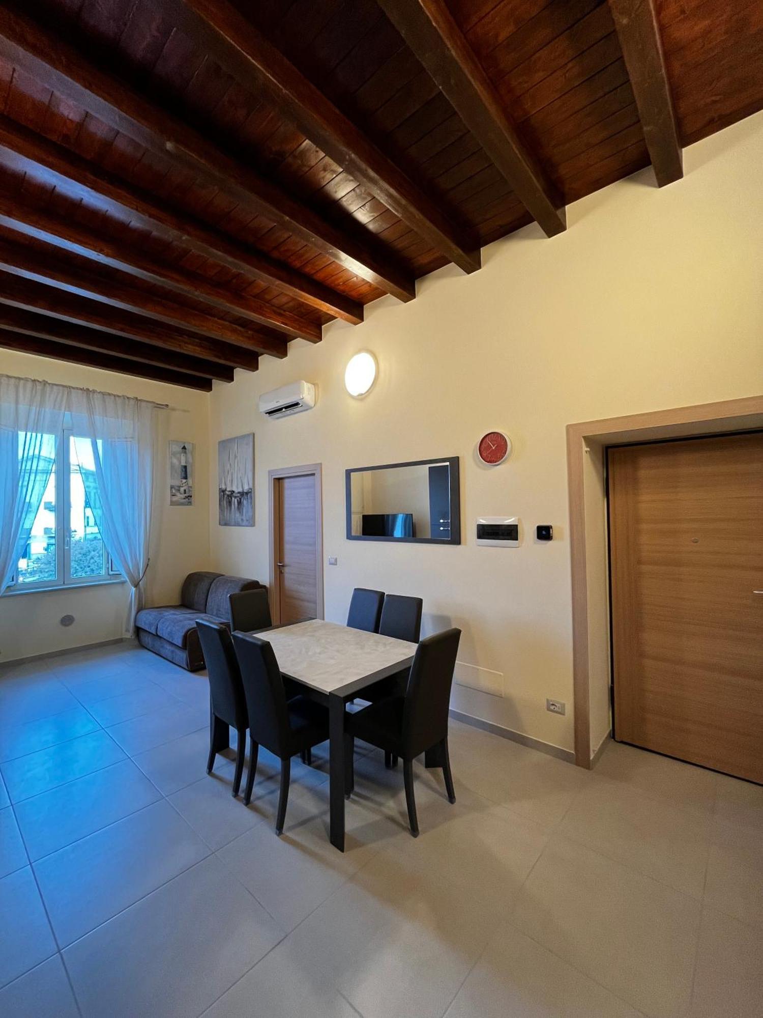 In Centro Rooms And Apartments Isola di Liri ภายนอก รูปภาพ