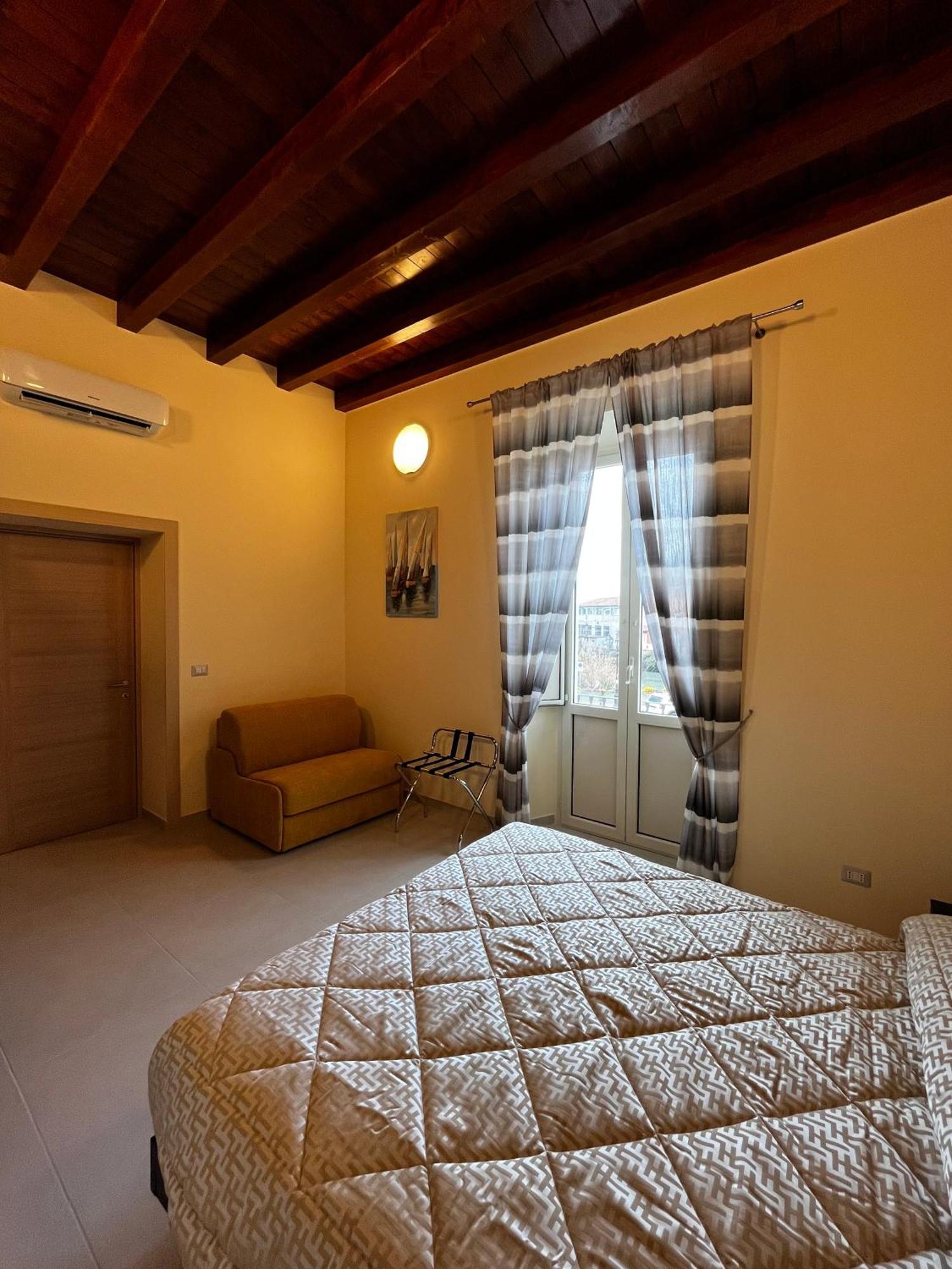 In Centro Rooms And Apartments Isola di Liri ภายนอก รูปภาพ