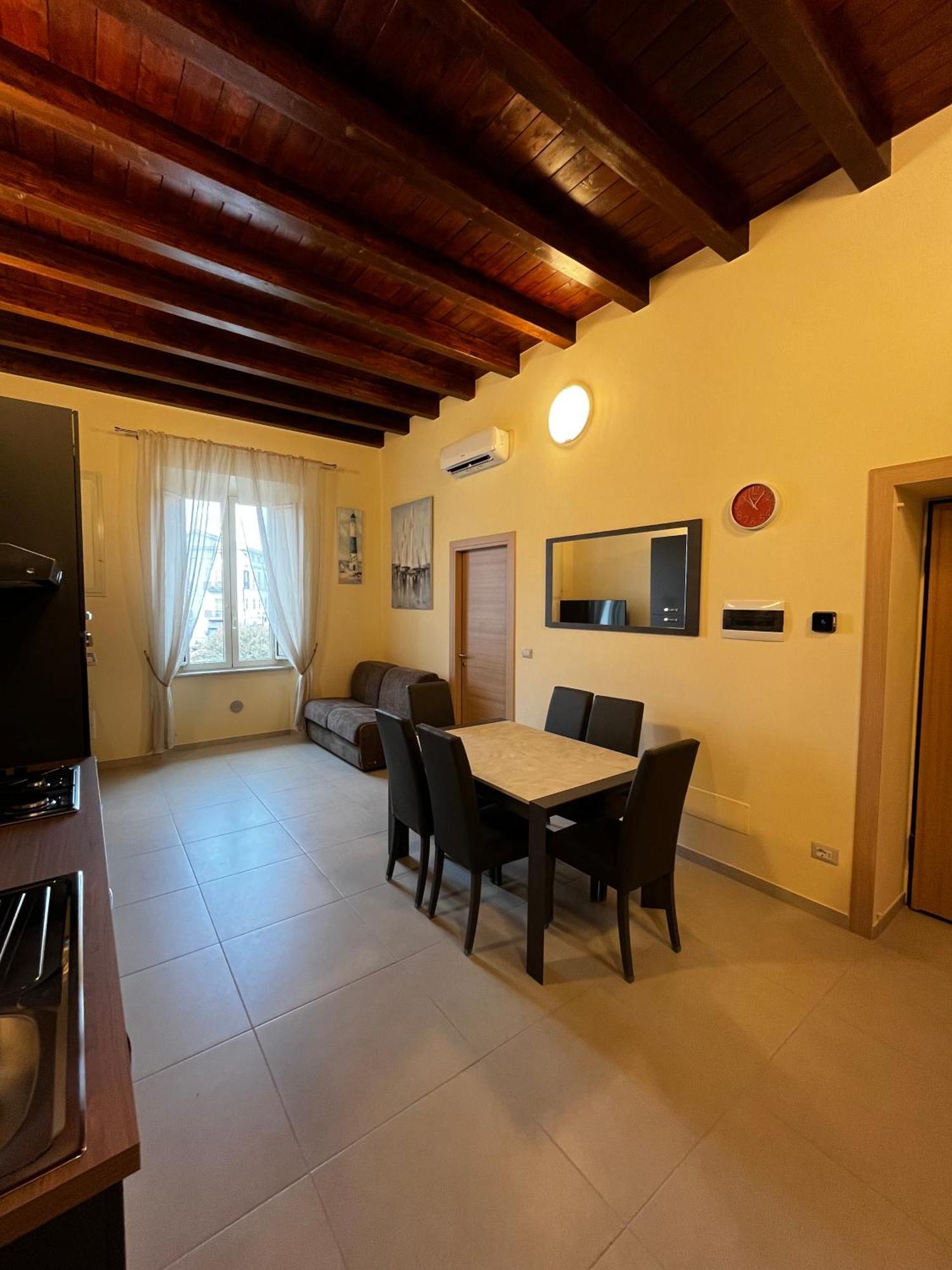 In Centro Rooms And Apartments Isola di Liri ภายนอก รูปภาพ