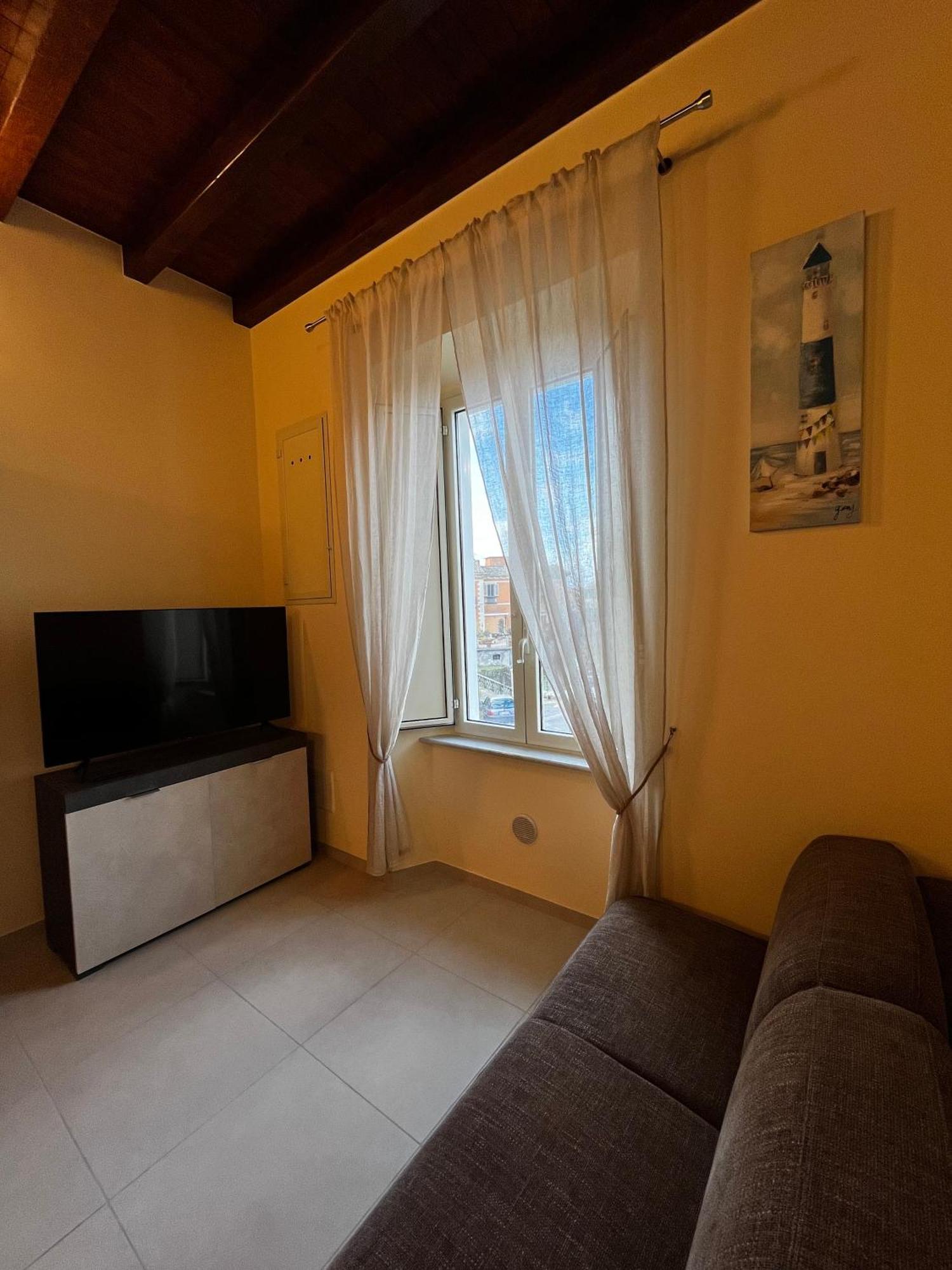 In Centro Rooms And Apartments Isola di Liri ภายนอก รูปภาพ