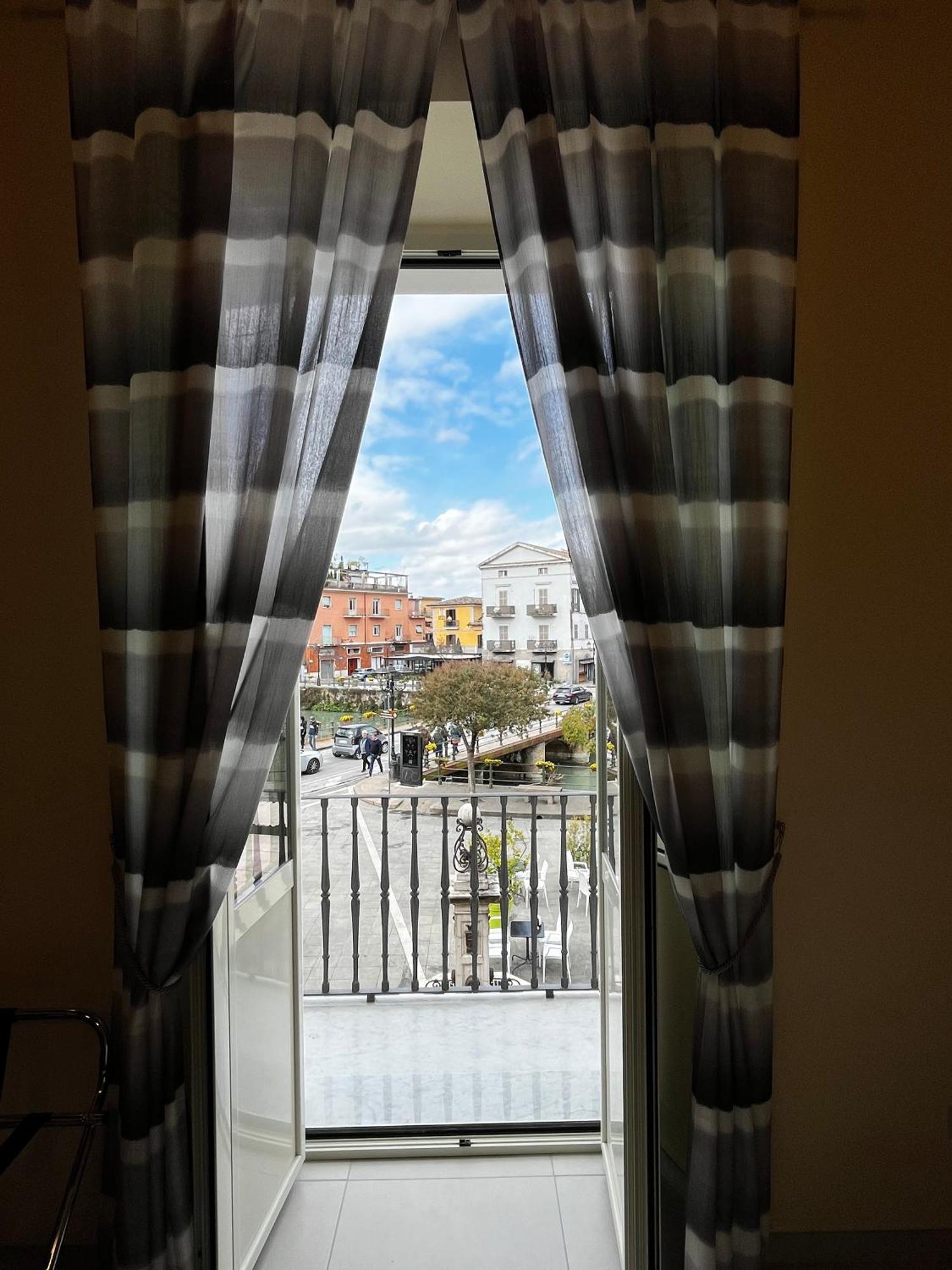 In Centro Rooms And Apartments Isola di Liri ภายนอก รูปภาพ